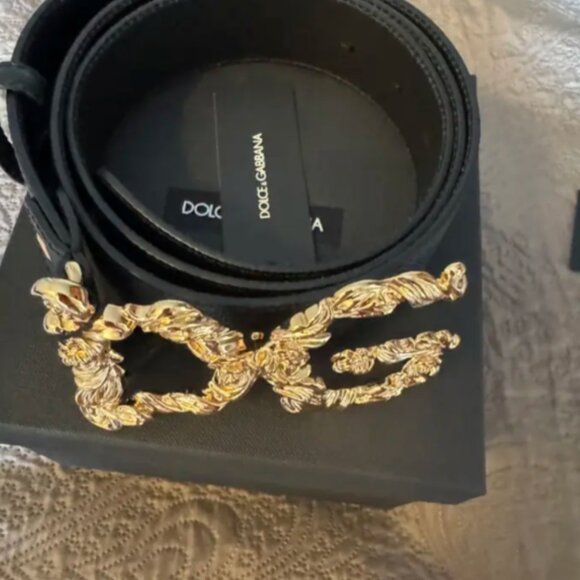 Dolce & Gabbana black calfskin leather belt with gold-plated 3D DG buckle. - Picture 3 of 7